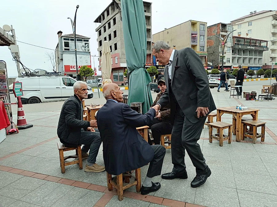 Başkan Çakır, sabah sokaklarda