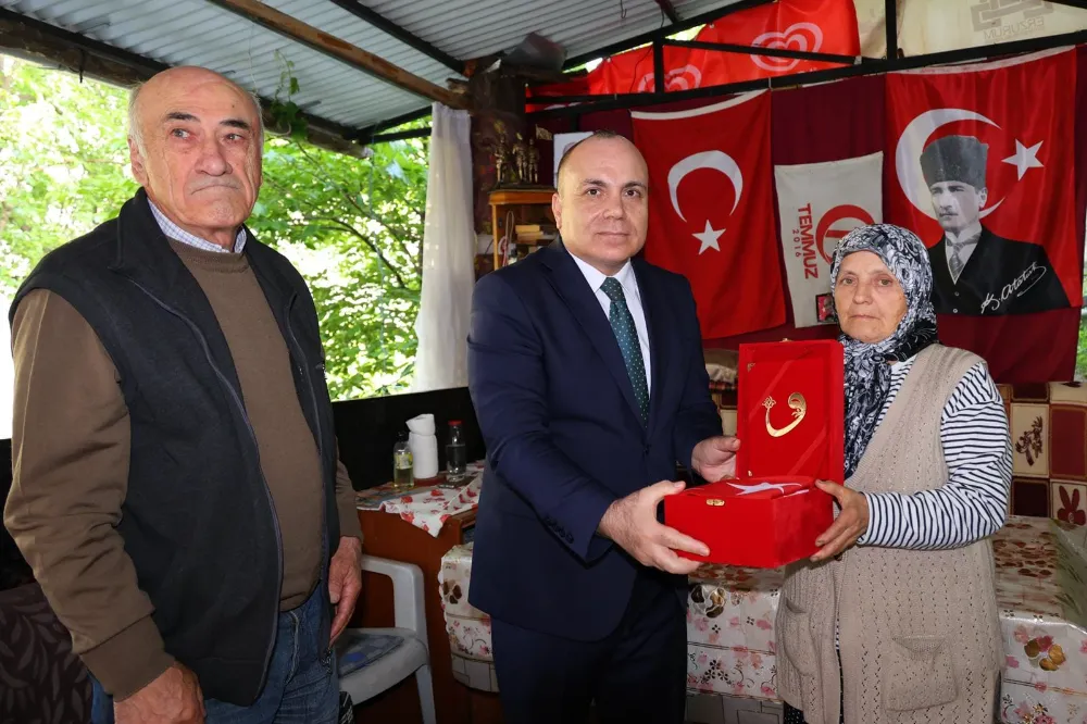 VALİ ÜNSAL’DAN ANNELER GÜNÜNDE ZİYARET