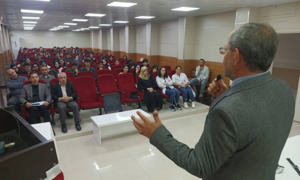 Pazar Müftüsü Gür’den “Peygamberimiz ve Gençlik” Konferansı