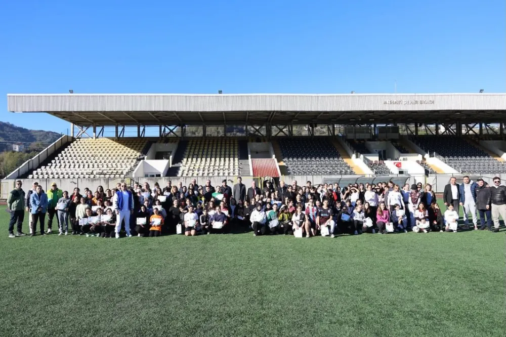 14. ARHAVİ GRASSROOTS HERKES İÇİN FUTBOL ETKİNLİĞİNİN 3. ETABI YAPILDI