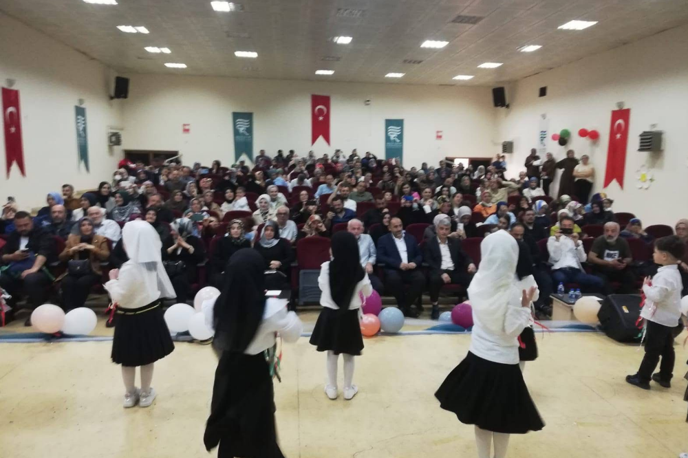 Pazar’da Miniklerin mezuniyetinde renkli görüntüler