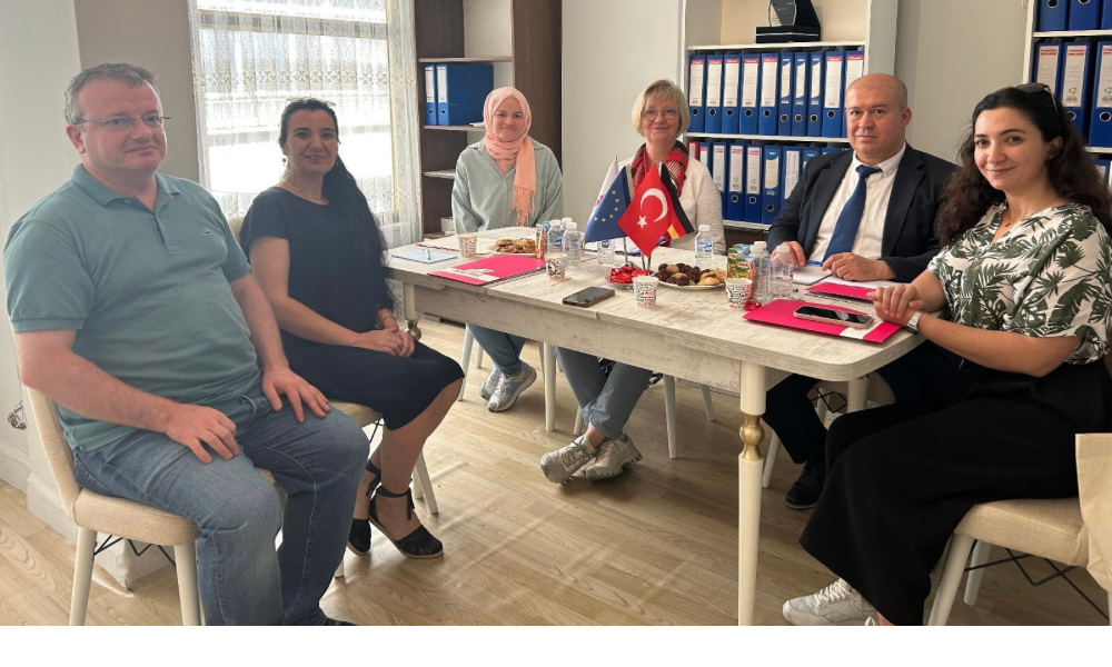 ALMANYA BÜYÜKELÇİSİNDEN ANLAMLI ZİYARET