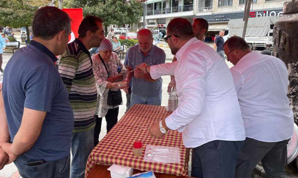 Yeniden Refah Partisi Pazar İlçe Teşkilatı’ndan Aşure İkramı