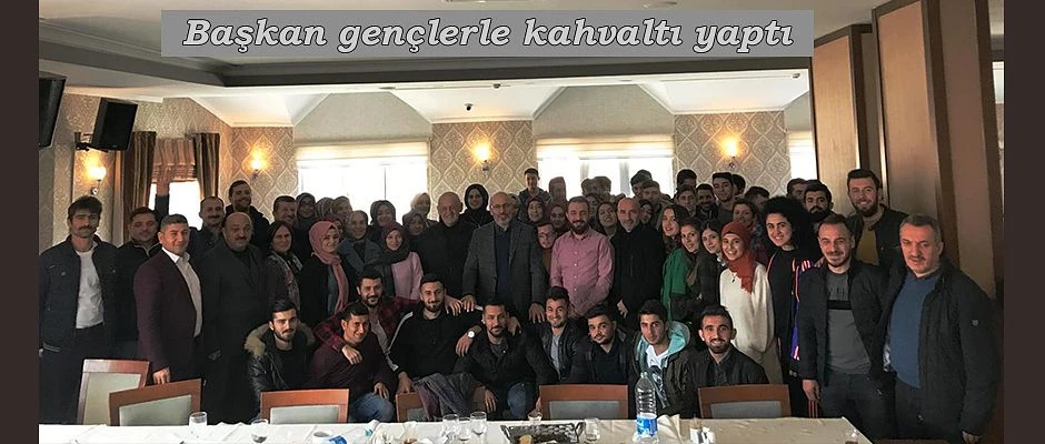 GENÇLER KAHVALTIDA BİRARAYA GELDİ.