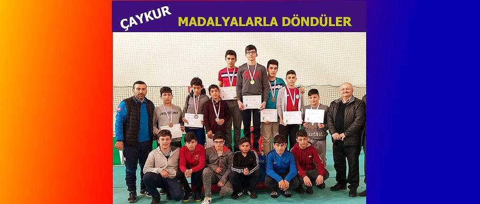 ÇAYKURSPORLU GENÇ GÜREŞCİLER ERZİNCAN’DAN BİRİNCİLİK MADALYASIYLA DÖNDÜLER