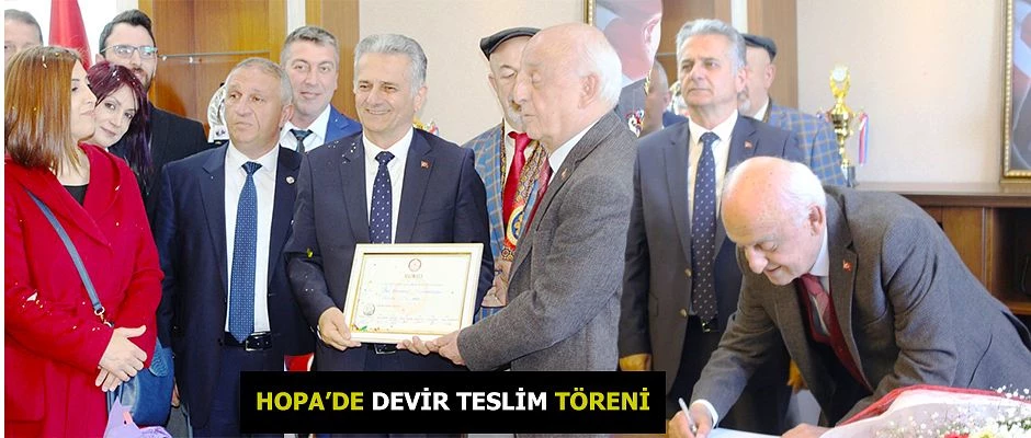 BELEDİYE BAŞKANLIĞINDA DEVİR TESLİM TÖRENİ GERÇEKLEŞTİ