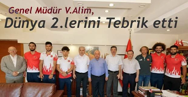 Alim,Dünya 2’cılığı başarısını kazanan takım antrenör ve sporcularını makamında kabul ederek tebrik etti.