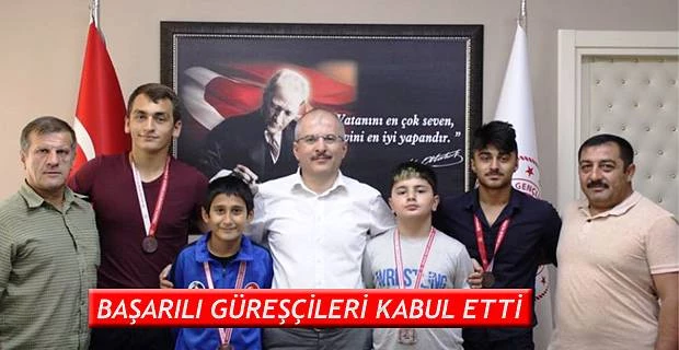 BAŞARILI GÜREŞÇİLER, İL MÜDÜRÜ BAHATTİN YETİM’İ MAKAMINDA ZİYARET ETTİ