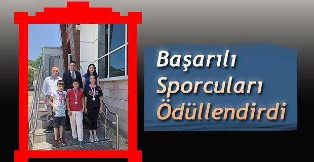 BAŞARILI SPORCULARA ÖDÜL VERDİ