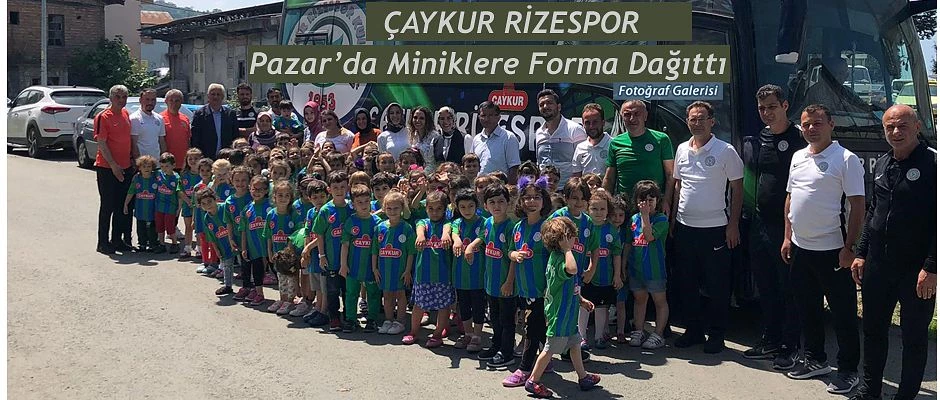 Çaykur Rizespor Pazar’da Öğrencilere Forma Dağıttı.