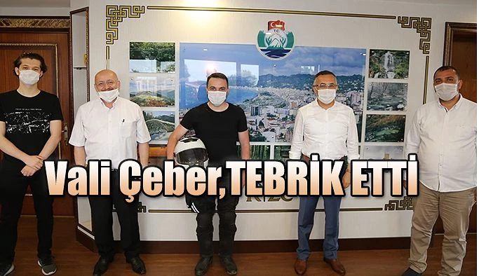 MOTORSİKLET ÜZERİNDE 15 TEMMUZ ŞEHİTLERİ İÇİN KURAN-I KERİMİ HATMEDECEK