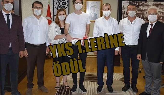 YKS İL BİRİNCİSİ REİSOĞLU’NU ÖDÜLLENDİRDİ.