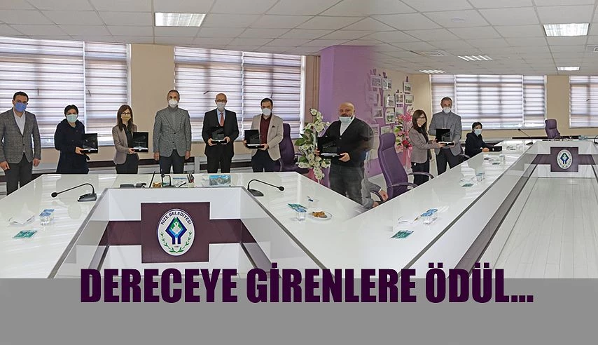 1001 GÖZLE RİZE FİLM FESTİVALİ’NDE DERECEYE GİRENLERE ÖDÜLLERİ TAKDİM EDİLDİ