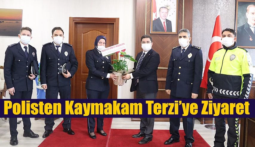 Kaymakam Terzi’ye Çiçek Takdim Ettiler