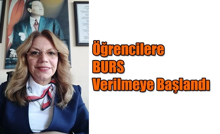 Bu yıl da okulların açılmasıyla beraber burslarını ödemeye başladı.