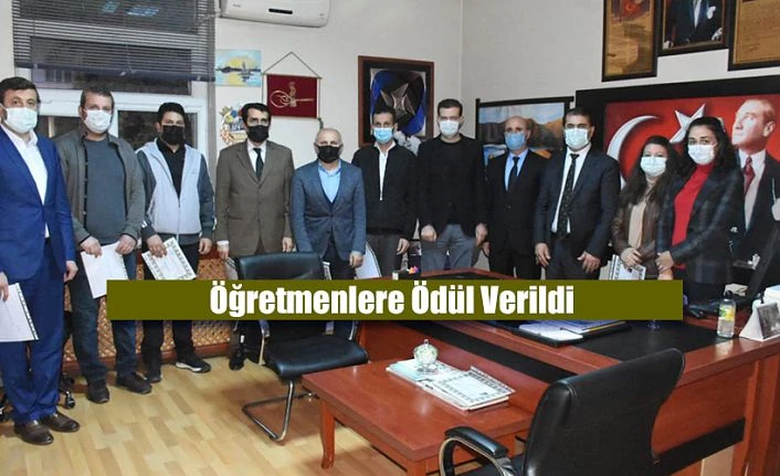 ÖĞRETMENLERE ÖDÜLLERİ VERİLDİ