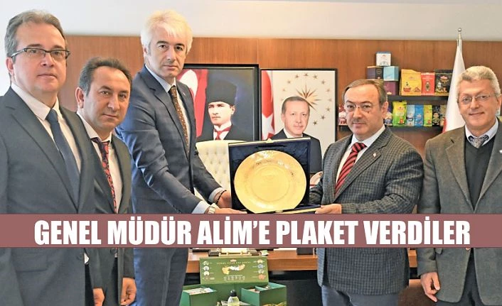 ZİRAAT MÜHENDİSLERİ ODASI RİZE ŞUBESİNDEN GENEL MÜDÜR ALİM’E PLAKET