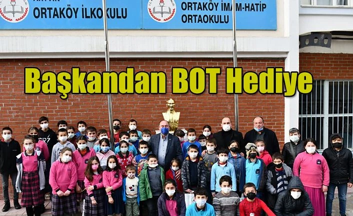 ÖĞRENCİLERE BOT HEDİYE EDİLDİ.