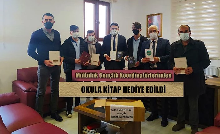 Okulu Ziyaret Ederek Kitap Hediye Ettiler.