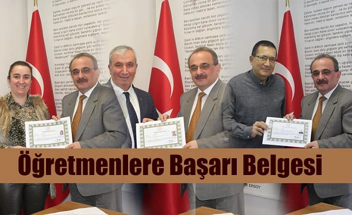 ÖĞRETMENLERE BAŞARI BELGELERİ VERİLDİ.