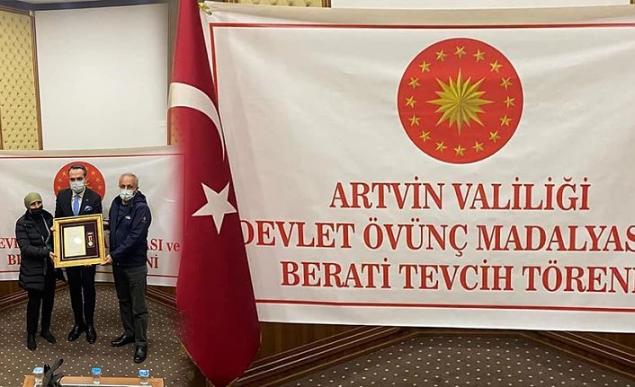 DEVLET ÖVÜNÇ MADALYASI VE BERATI TÖRENİ GERÇEKLEŞTİRİLDİ.