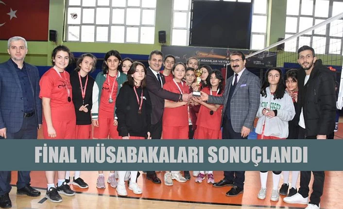 YILDIZ KIZLAR ÖDÜLLERİNİ İL MÜDÜRLERİNDEN ALDILAR