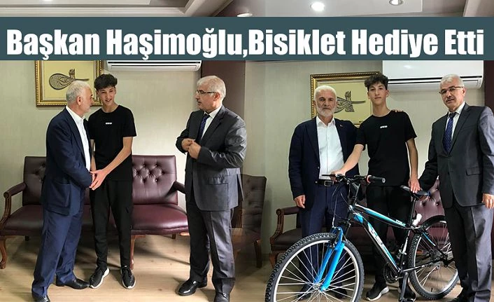 Başkan Haşimoğlu bisiklet hediye etti