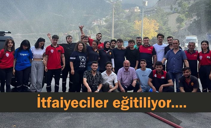 İTFAİYECİLERİNİ EĞİTİYORLAR