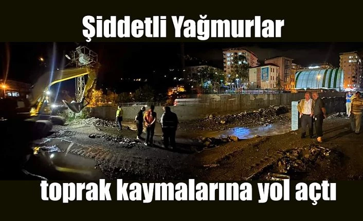 Şiddetli yağış toprak kaymalarına neden oldu